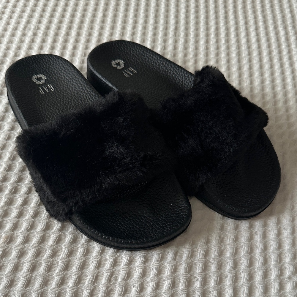 GAP Black Furry Slide Slippers
